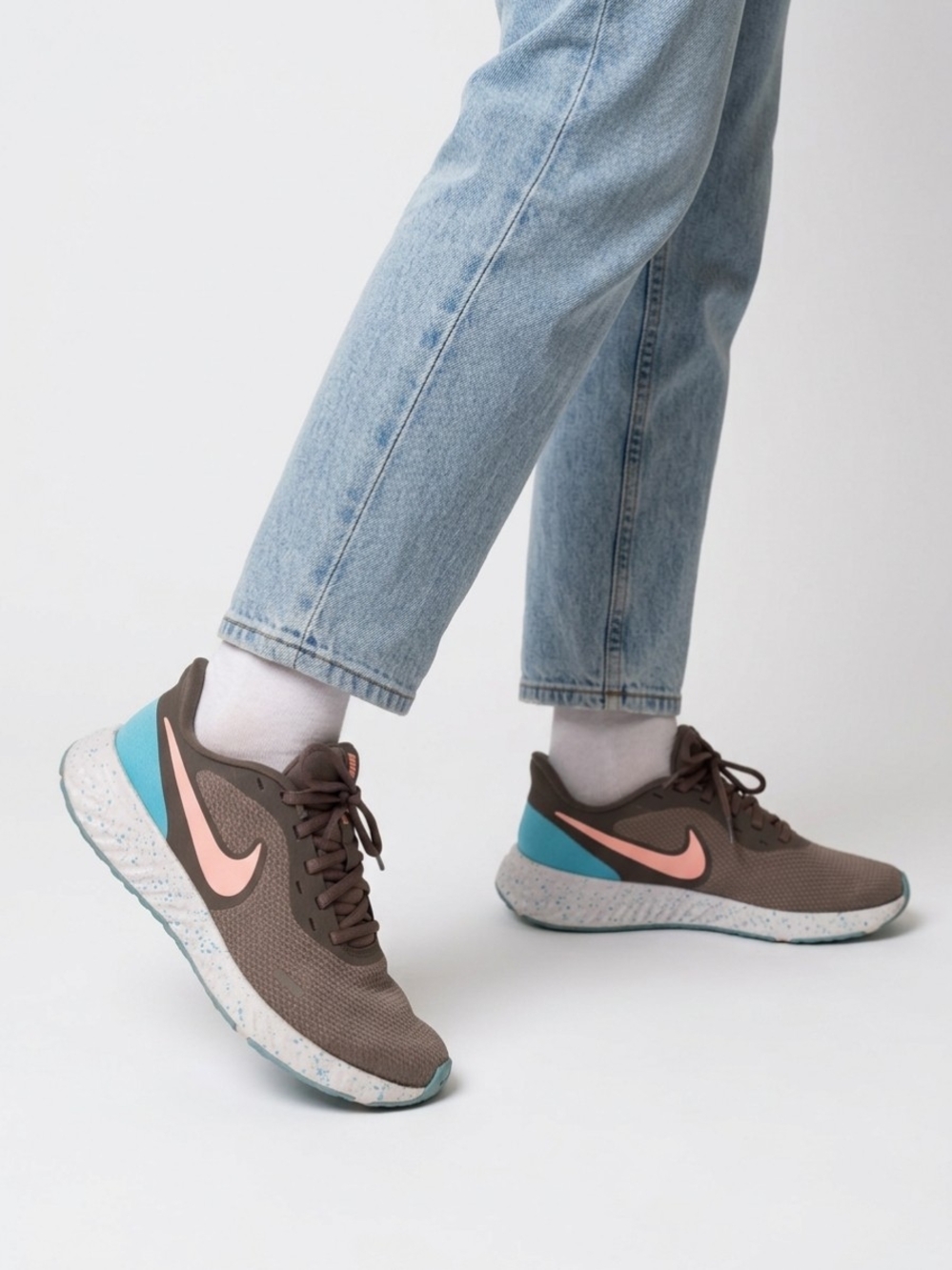 Nike Revolution 5 Women's Brown & Pink Running Sneakers